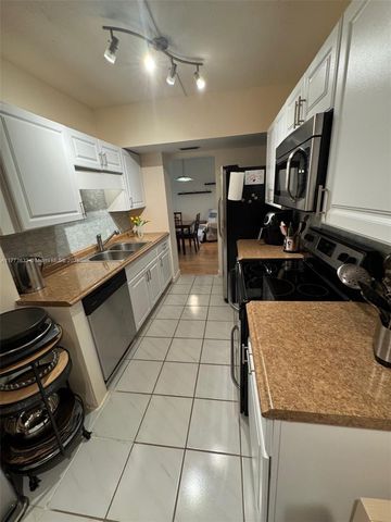 4330 Hillcrest Dr 304, Hollywood, FL 33021