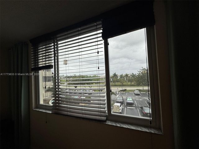 4330 Hillcrest Dr 304, Hollywood, FL 33021