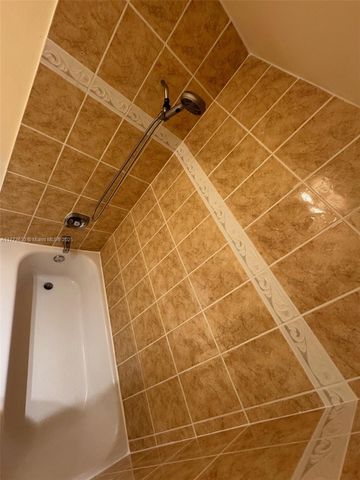 4330 Hillcrest Dr 304, Hollywood, FL 33021