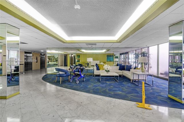 4330 Hillcrest Dr 304, Hollywood, FL 33021