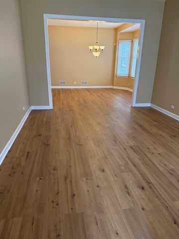 1250 S Falcon Drive, Palatine, IL 60067