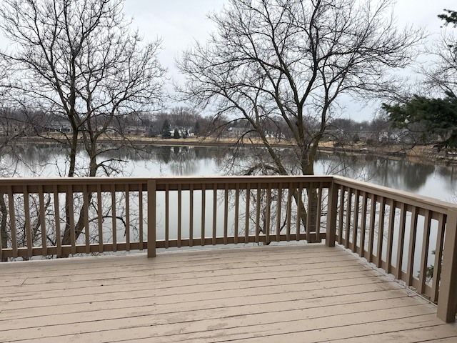 1250 S Falcon Drive, Palatine, IL 60067