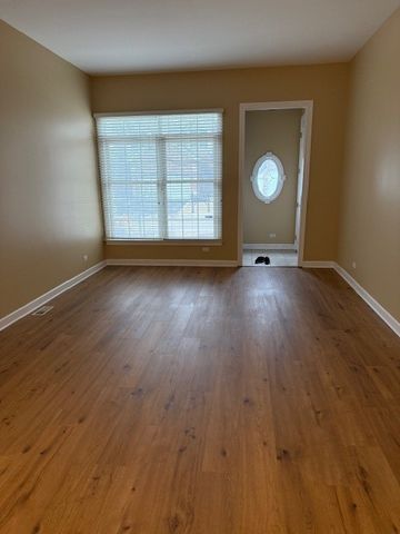 1250 S Falcon Drive, Palatine, IL 60067