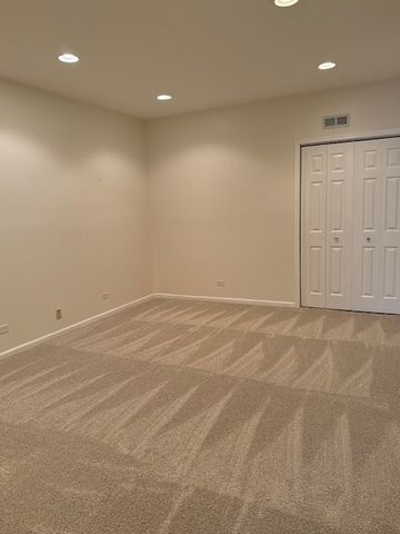 1250 S Falcon Drive, Palatine, IL 60067