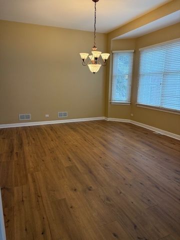 1250 S Falcon Drive, Palatine, IL 60067