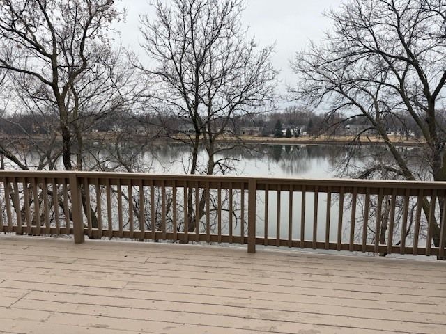 1250 S Falcon Drive, Palatine, IL 60067