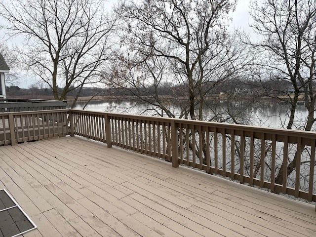 1250 S Falcon Drive, Palatine, IL 60067