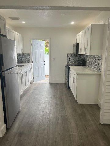 2620 NW 18th Ter 1-4, Oakland Park, FL 33311