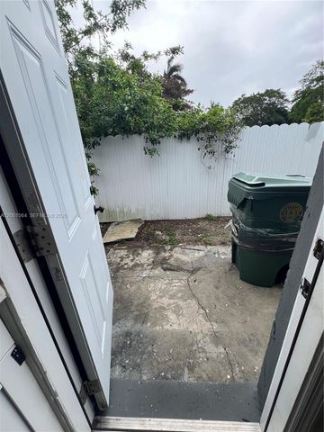 2620 NW 18th Ter 1-4, Oakland Park, FL 33311