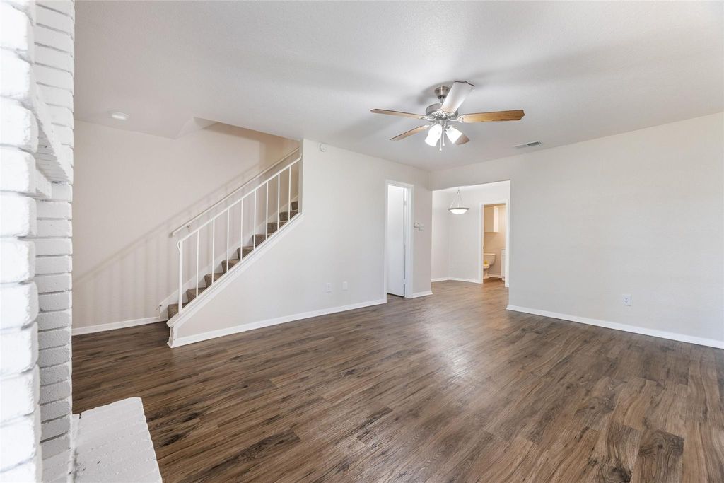 210 Lake DR W 202, Taylor, TX 76574