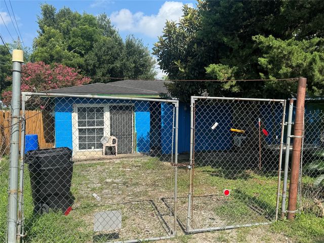 14001 Walksew Street, Houston, TX 77047