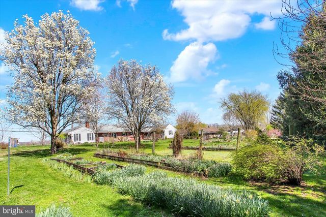 1725 HANOVER RD, Gettysburg, PA 17325