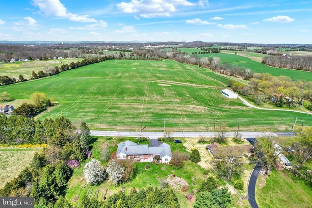 1725 HANOVER RD, Gettysburg, PA 17325