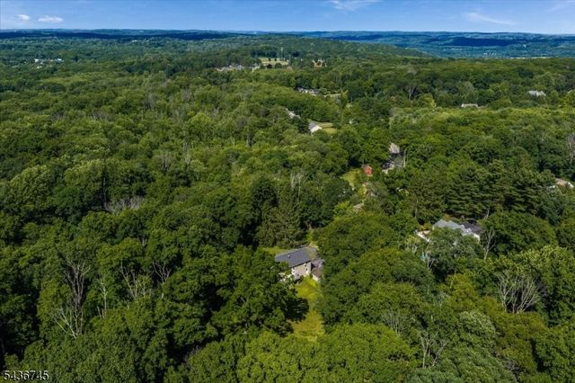 9 Wehrli Rd, Washington Twp., NJ 07853