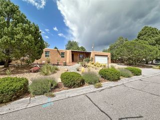132 La PLacita Circle, Santa Fe, NM 87505