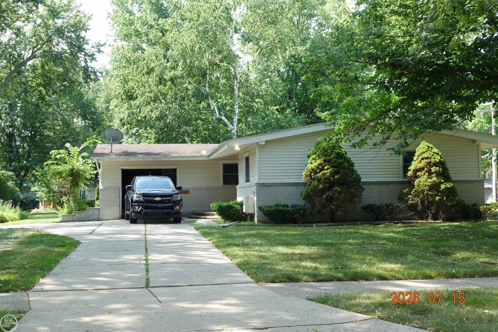 19007 WEBSTER Avenue, Southfield, MI 48076