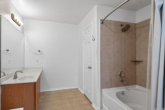 8807 LAGUNA FLS, San Antonio, TX 78251