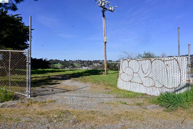 3944 La Cima Rd, El Sobrante, CA 94803