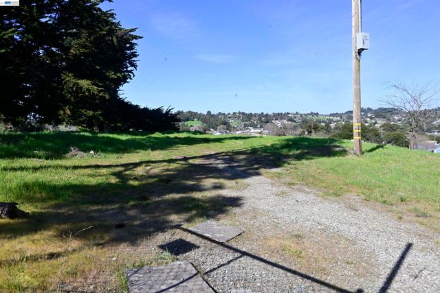 3944 La Cima Rd, El Sobrante, CA 94803
