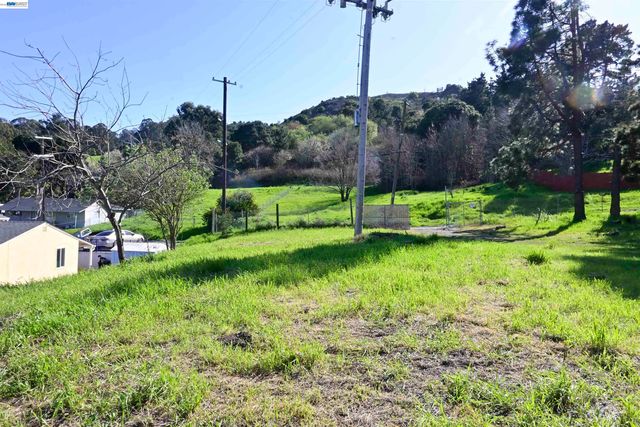 3944 La Cima Rd, El Sobrante, CA 94803