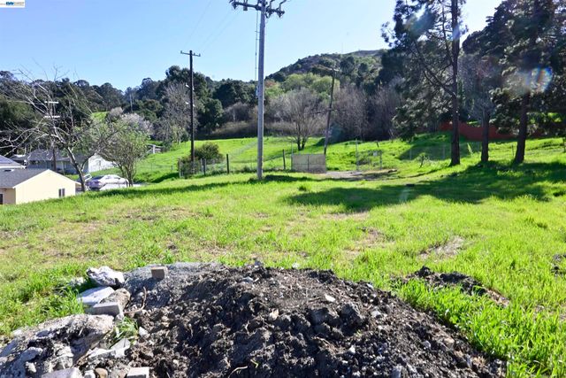 3944 La Cima Rd, El Sobrante, CA 94803