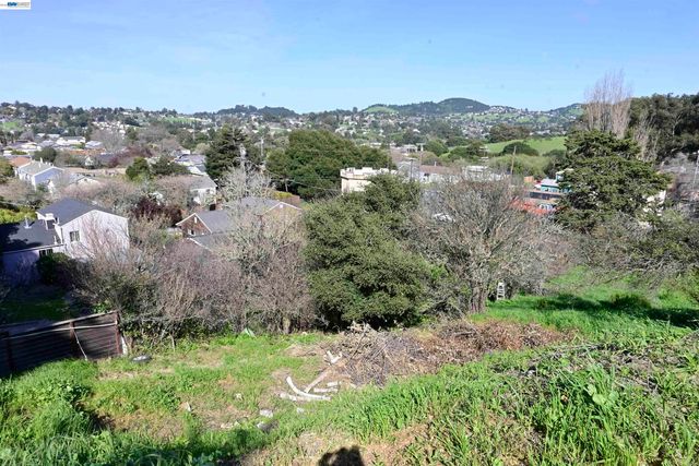 3944 La Cima Rd, El Sobrante, CA 94803
