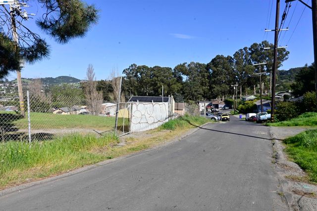 3944 La Cima Rd, El Sobrante, CA 94803