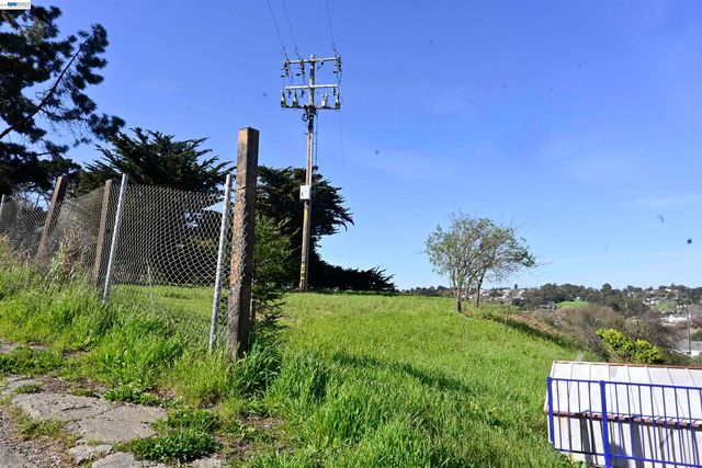 3944 La Cima Rd, El Sobrante, CA 94803