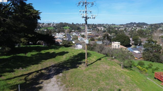 3944 La Cima Rd, El Sobrante, CA 94803