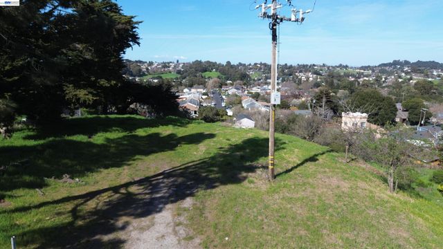 3944 La Cima Rd, El Sobrante, CA 94803
