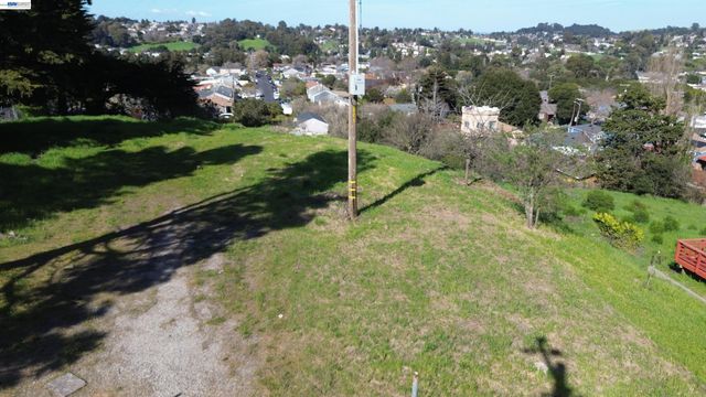 3944 La Cima Rd, El Sobrante, CA 94803