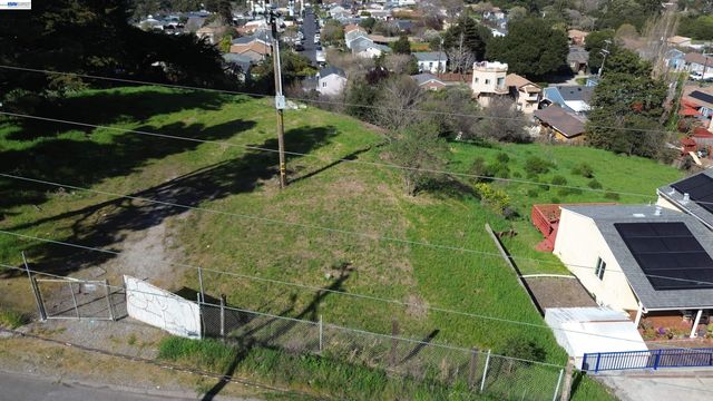 3944 La Cima Rd, El Sobrante, CA 94803