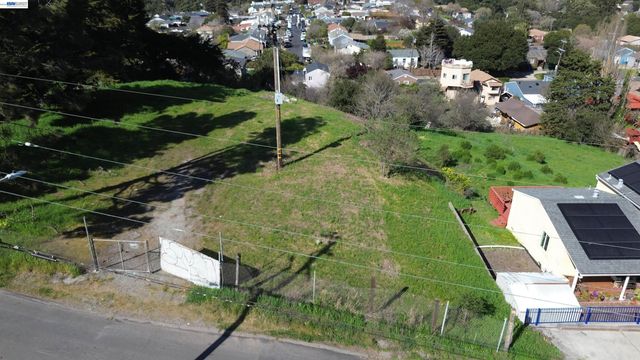 3944 La Cima Rd, El Sobrante, CA 94803