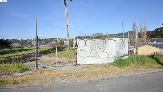 3944 La Cima Rd, El Sobrante, CA 94803