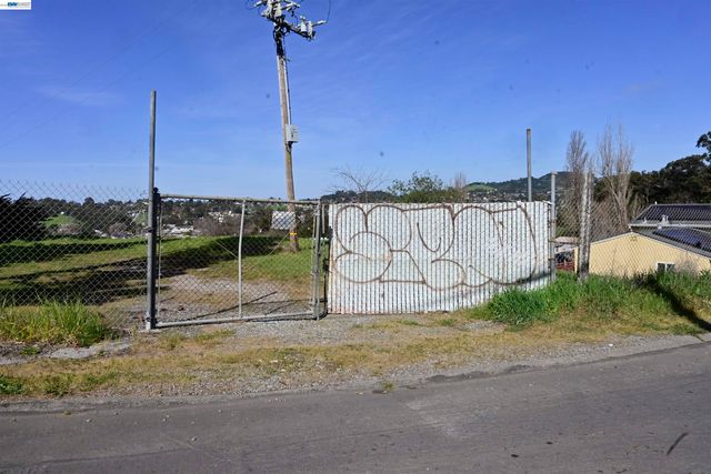 3944 La Cima Rd, El Sobrante, CA 94803