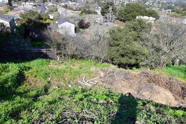 3944 La Cima Rd, El Sobrante, CA 94803