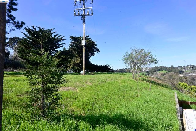 3944 La Cima Rd, El Sobrante, CA 94803