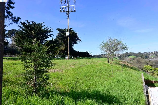 3944 La Cima Rd, El Sobrante, CA 94803
