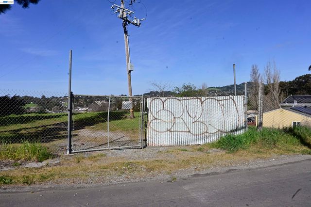 3944 La Cima Rd, El Sobrante, CA 94803
