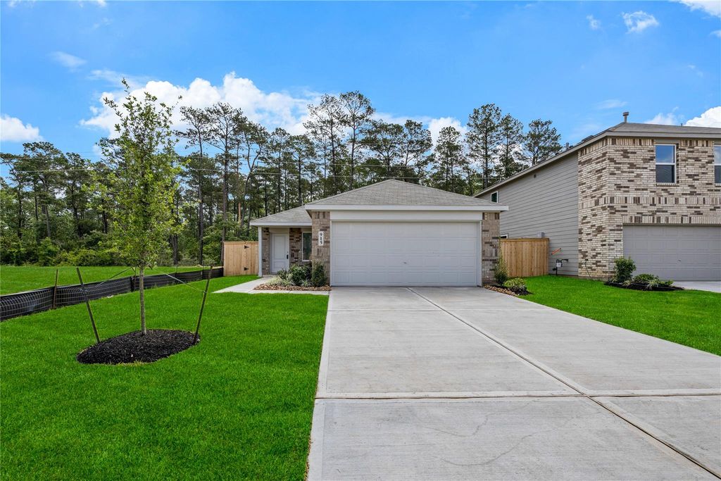 915 Songbird Lane, Magnolia, TX 77354