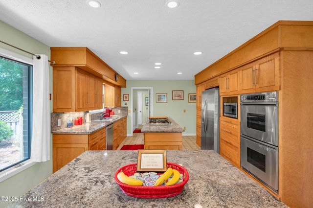 2118 Gloucester Place, Wilmington, NC 28403