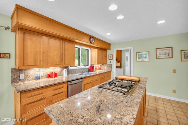 2118 Gloucester Place, Wilmington, NC 28403