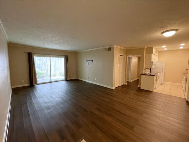 2224 S Piney Point Road 114, Houston, TX 77063