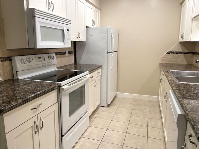 2224 S Piney Point Road 114, Houston, TX 77063