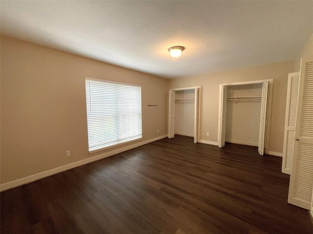 2224 S Piney Point Road 114, Houston, TX 77063