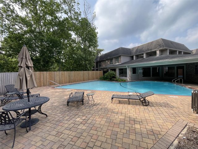 2224 S Piney Point Road 114, Houston, TX 77063