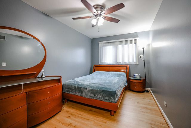 9275 N Hamlin Avenue N, Des Plaines, IL 60016