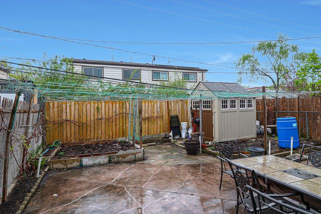 9275 N Hamlin Avenue N, Des Plaines, IL 60016