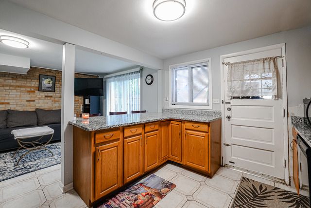 9275 N Hamlin Avenue N, Des Plaines, IL 60016