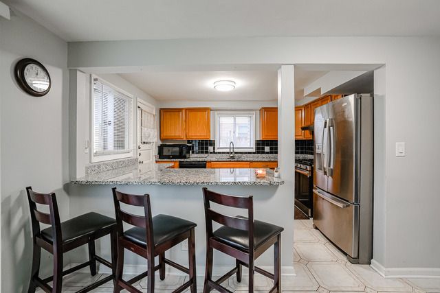 9275 N Hamlin Avenue N, Des Plaines, IL 60016